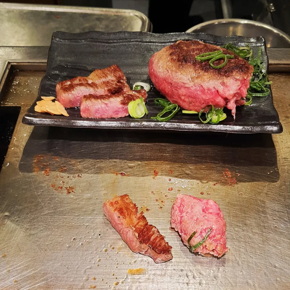 和牛與漢堡肉套餐，原貼文第 1 張照片