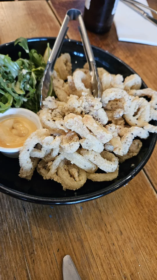 牛排與紅色燉飯主菜