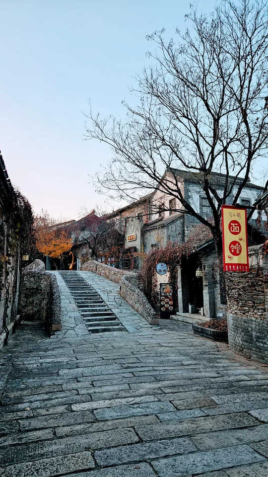黃昏前的青磚老巷
