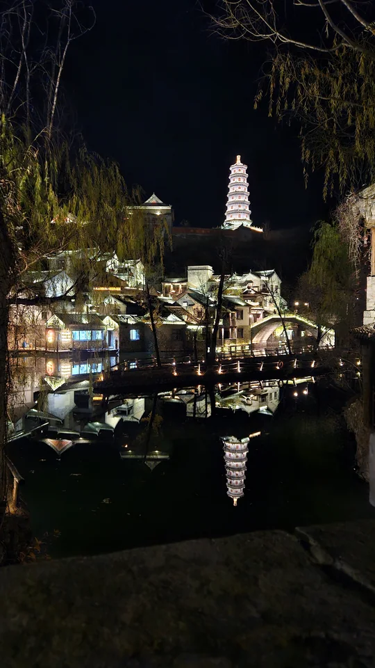 水鎮水岸夜間點燈